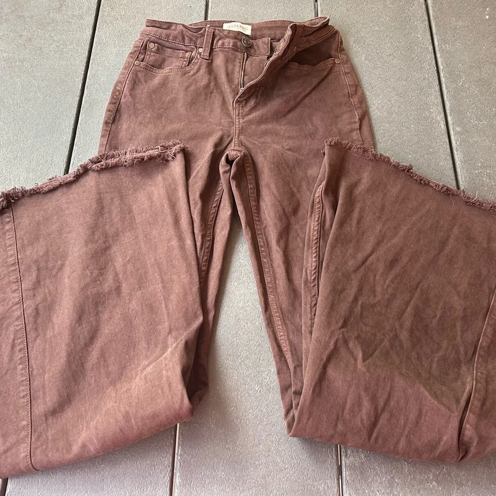 Shyanne Slim Straight Jeans in Rust Brown